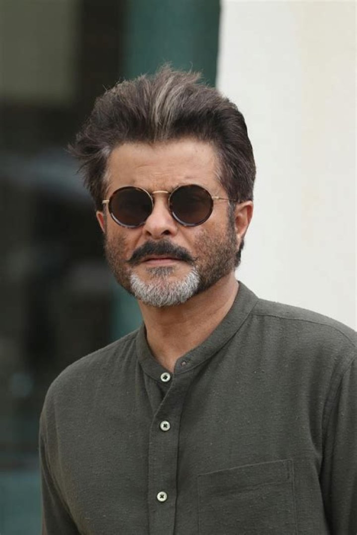How tall is Anil Kapoor