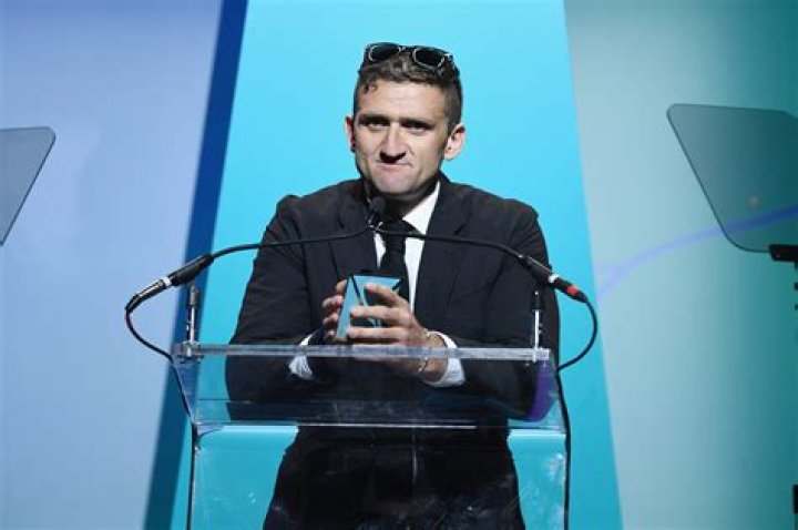 How tall is Casey Neistat