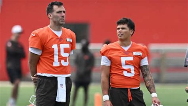 How tall is Gabriel Luna