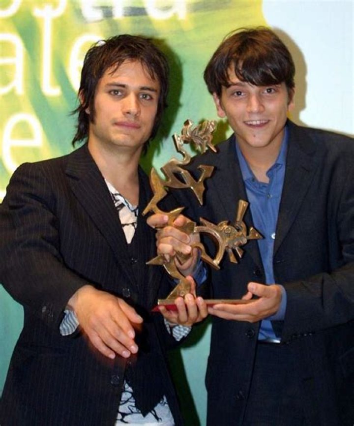 How tall is Gael Garcia Bernal