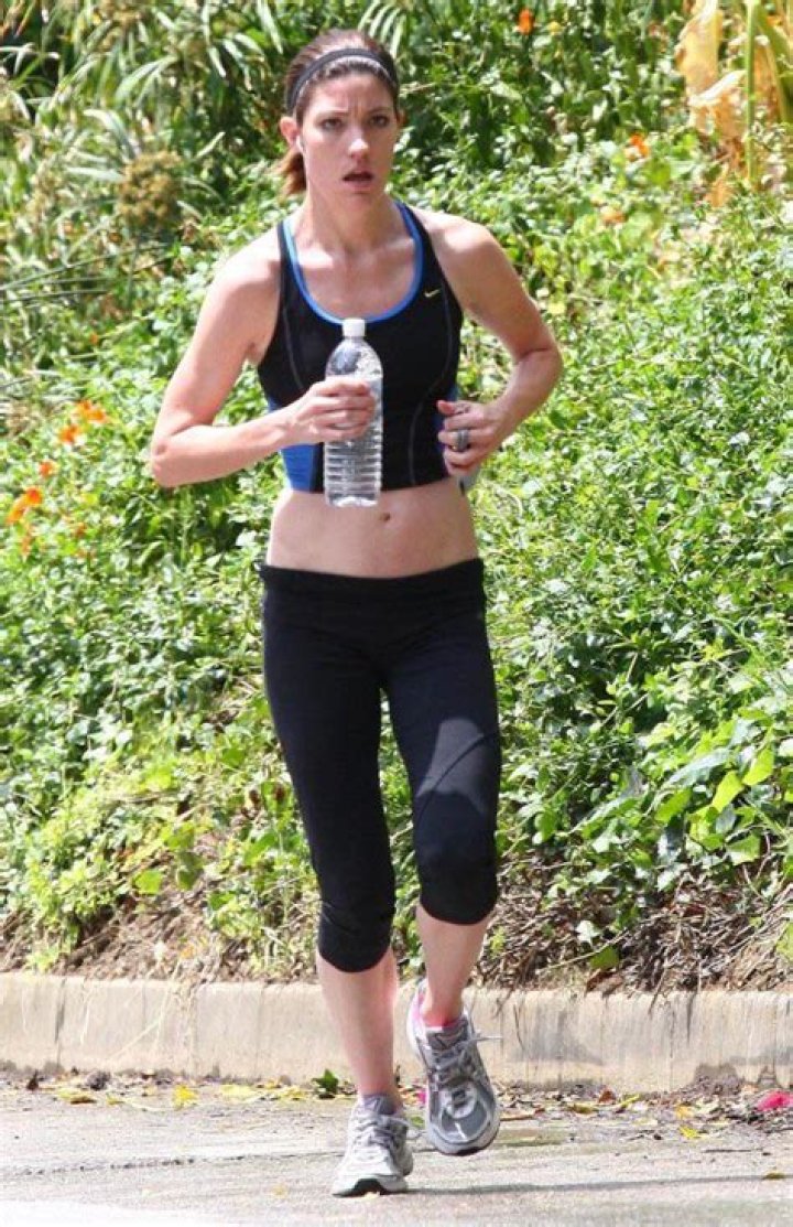 How tall is Jennifer Carpenter