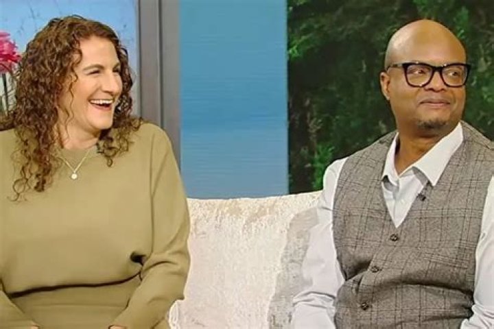 How tall is Judd Hirsch