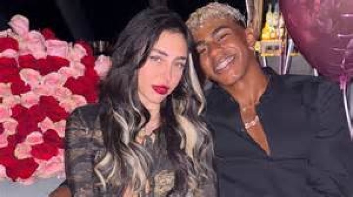 How tall is Niki Taylor