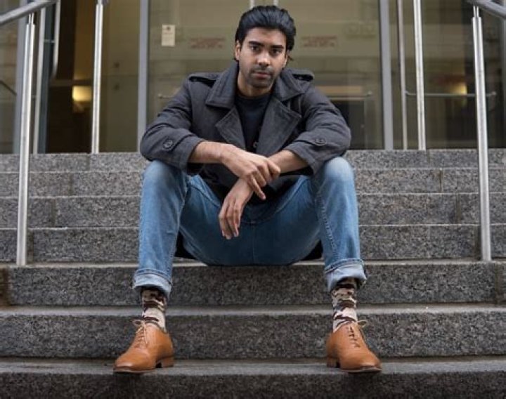 How tall is Raymond Ablack