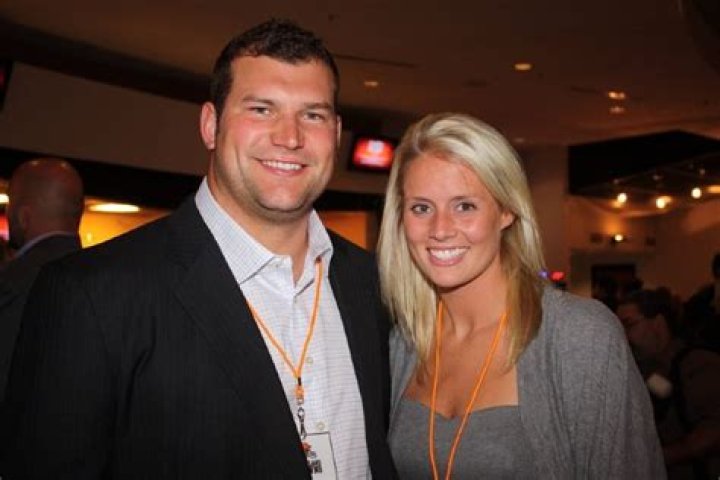 Joe Thomas Wife Annie Thomas. Net Worth, Age, Height