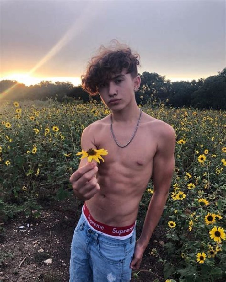 Mathew Valenzuela Bio | Age, Wiki, Net worth, Height, Girlfriend|