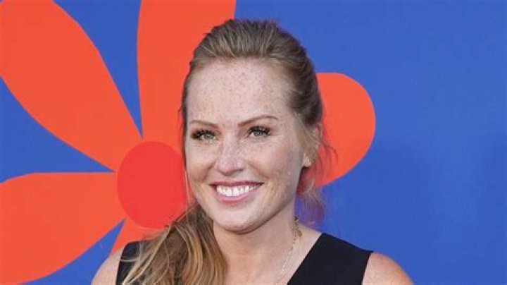 Mina Starsiak Came Live Crying, Fans asking if Good Bones is Canceled